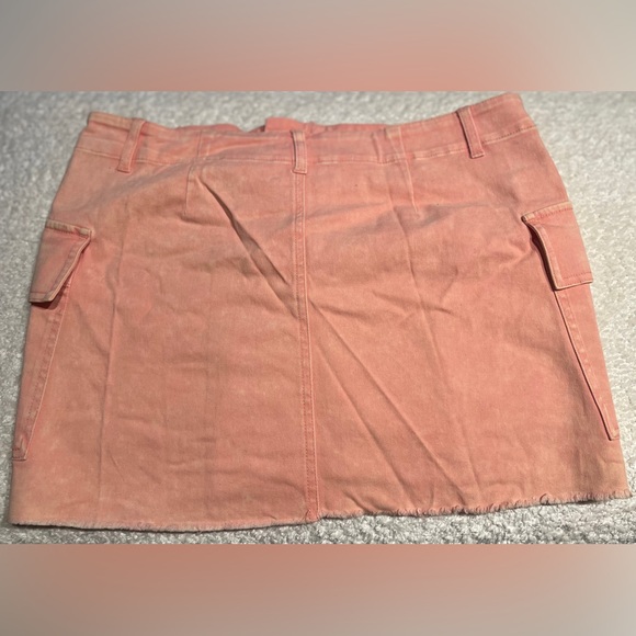 Altar’d State Blush Mini Cargo Denim Skirt Size L - Picture 2 of 3
